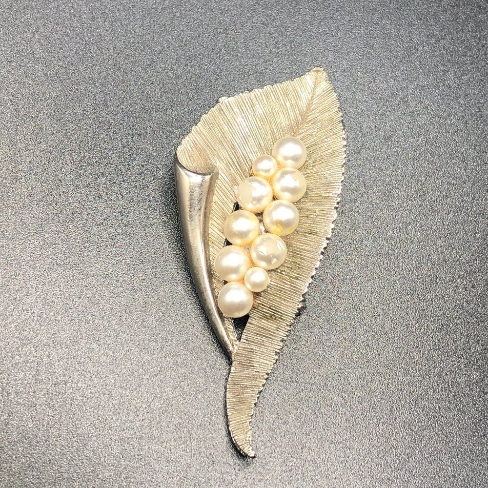 Vintage Leaf With Faux Pearl's Mid Century Flower Pin
